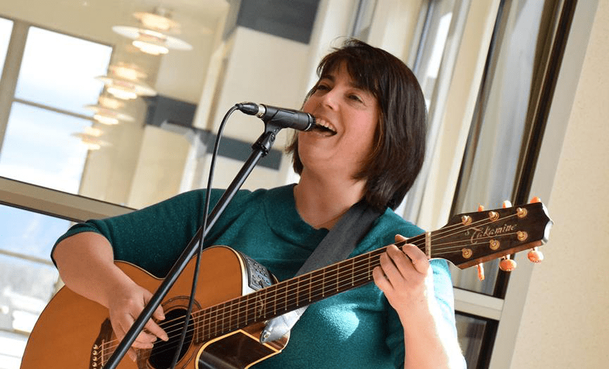 Izolda playing guitar cropped